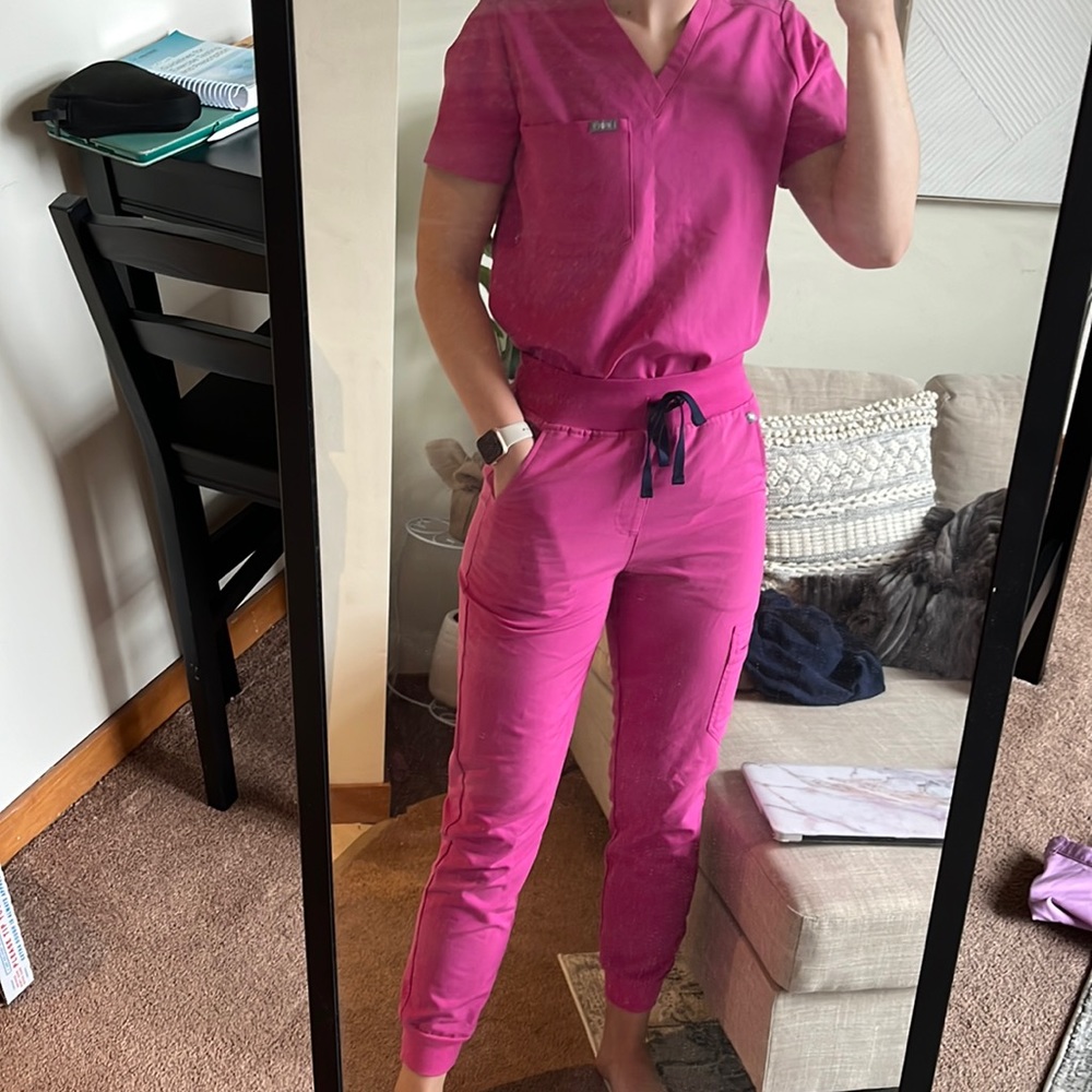 Size small pink figs jogger and top scrub set